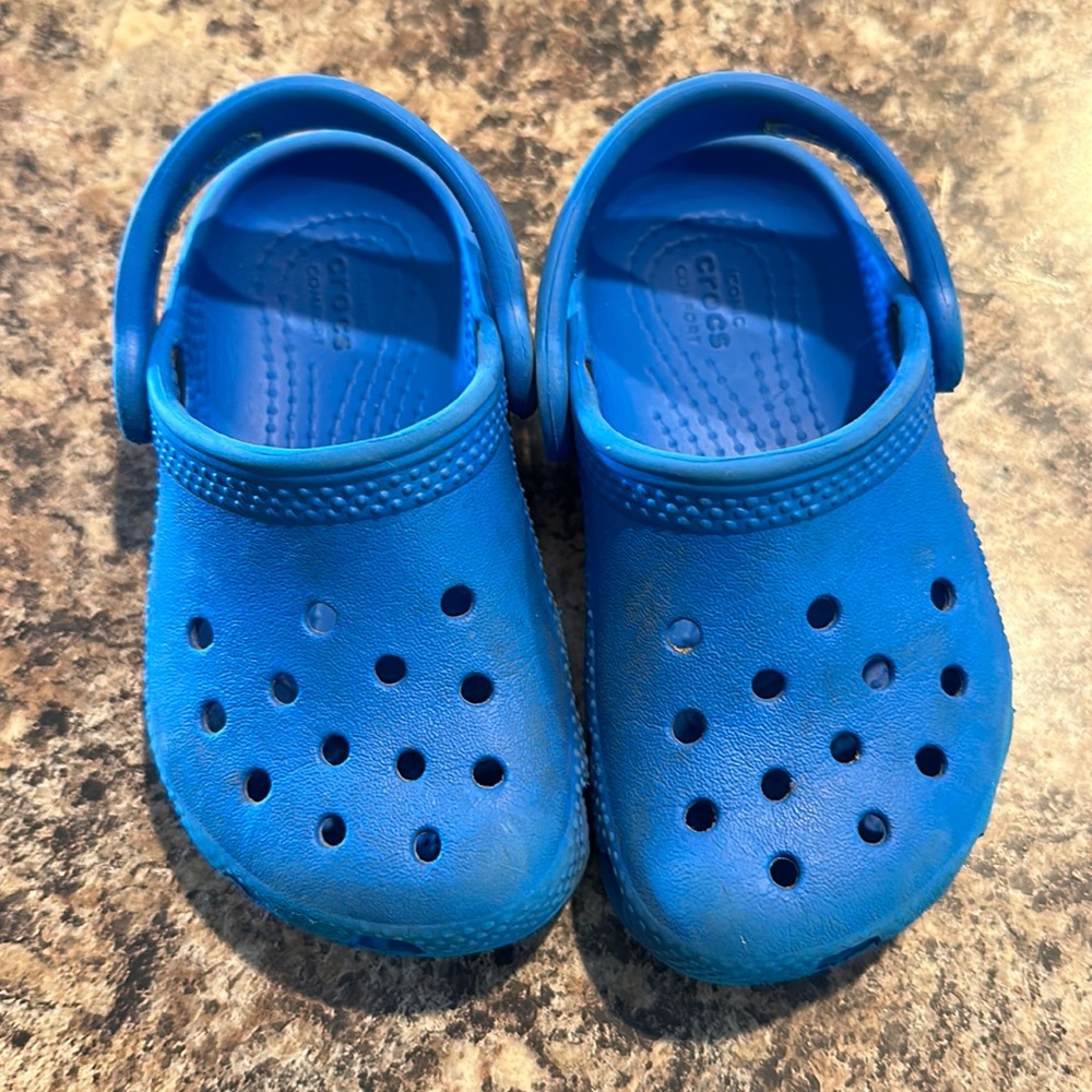 Toddler crocs size 7